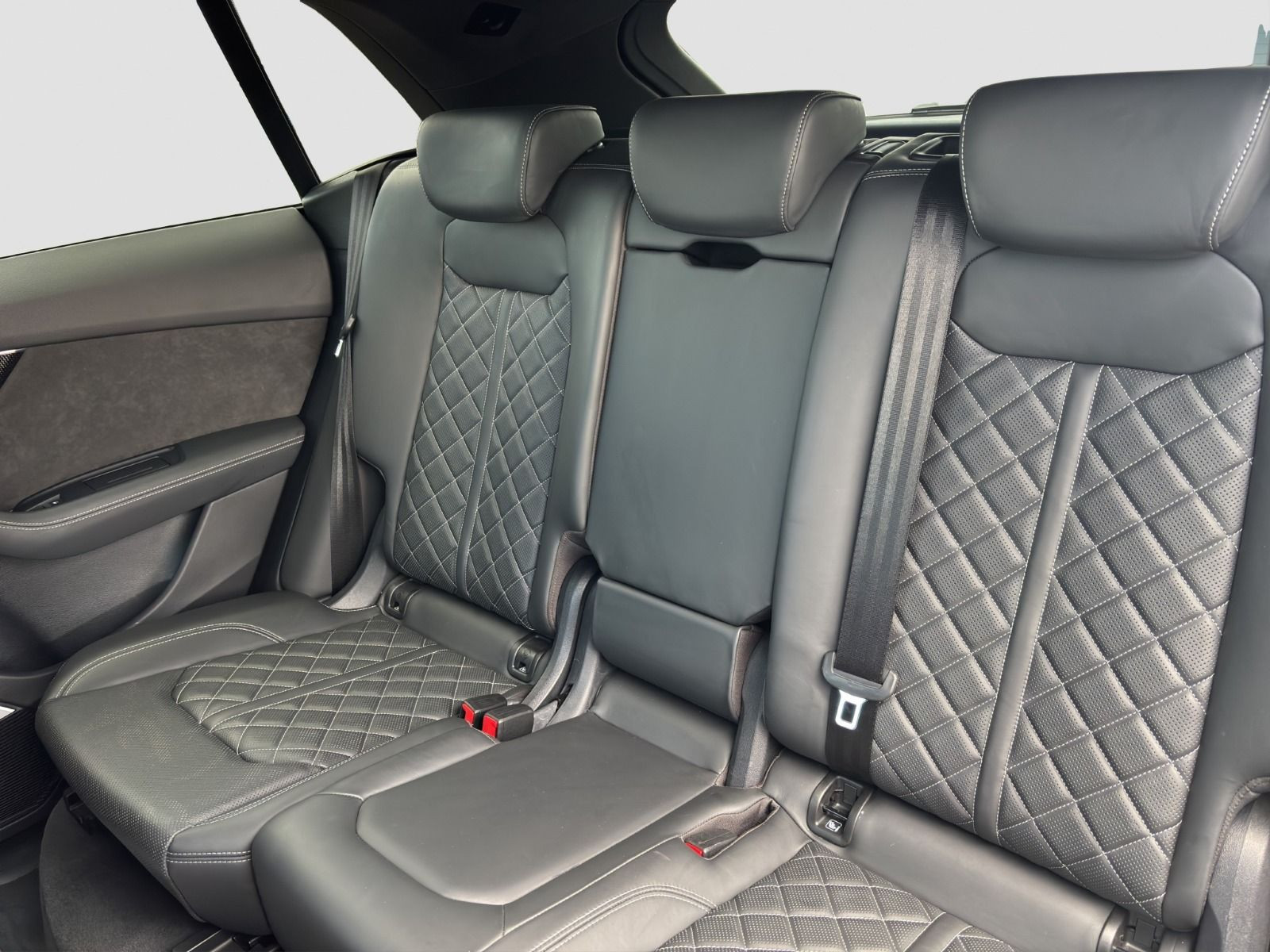 Audi - SQ8_12