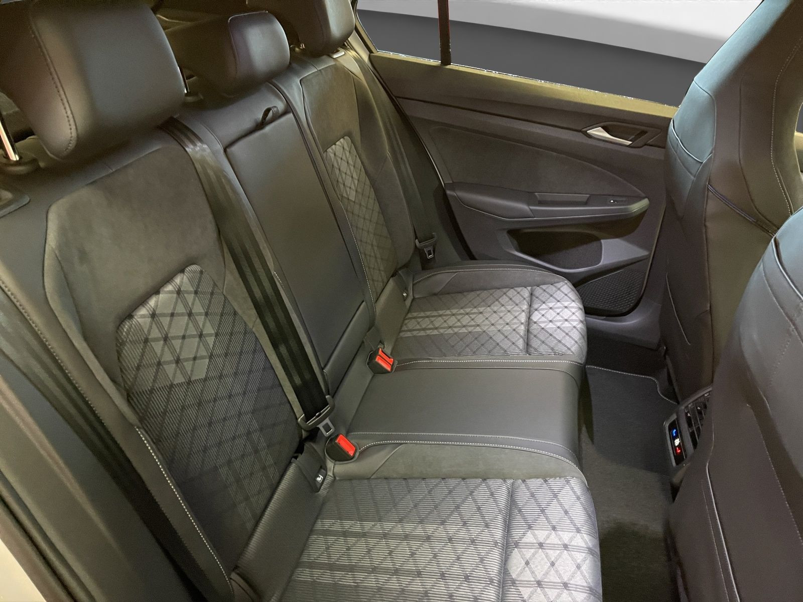 Volkswagen - Golf_14