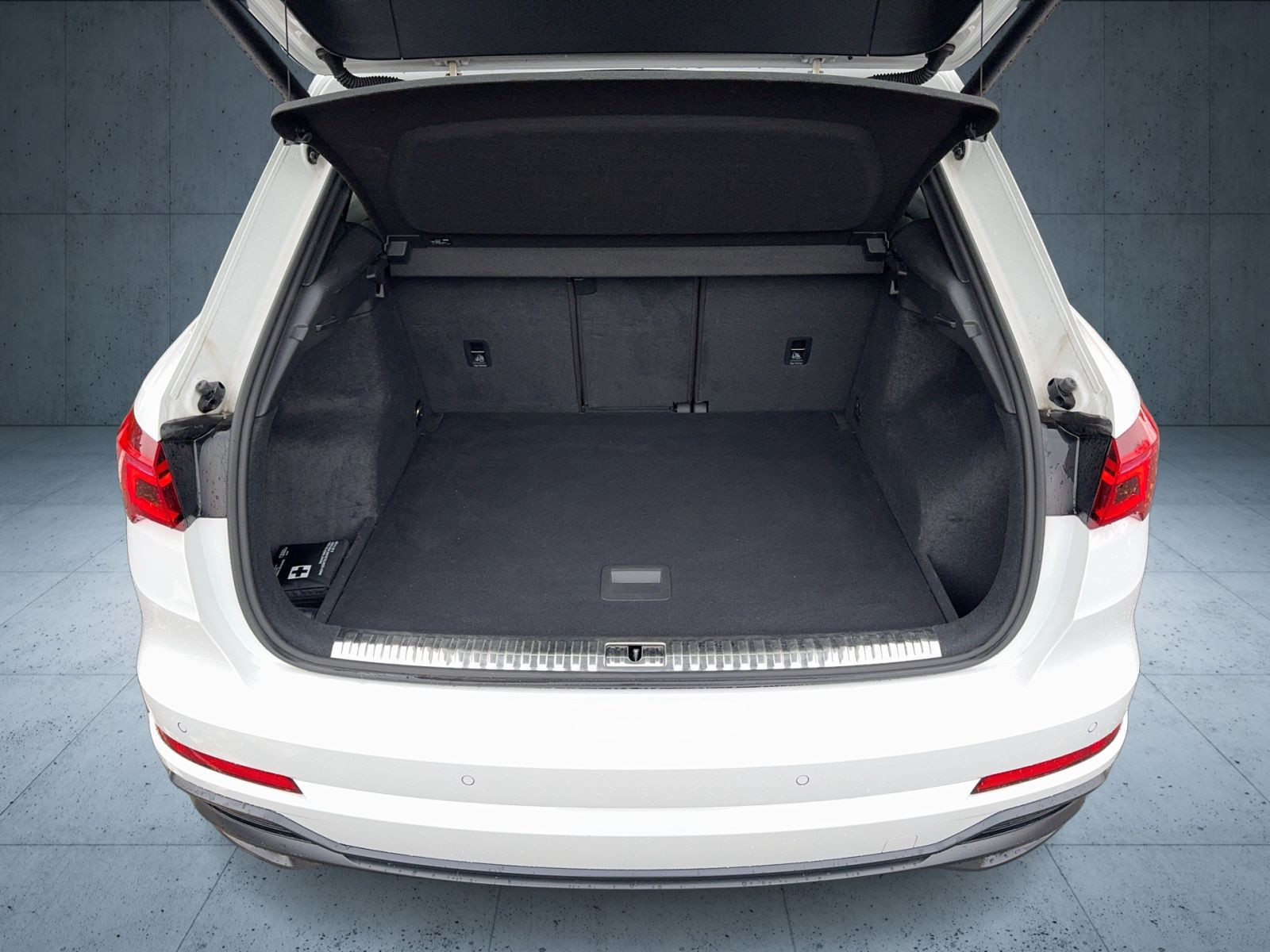 Audi - Q3_13
