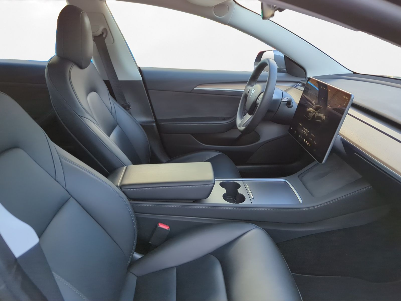 Tesla - Model 3_10