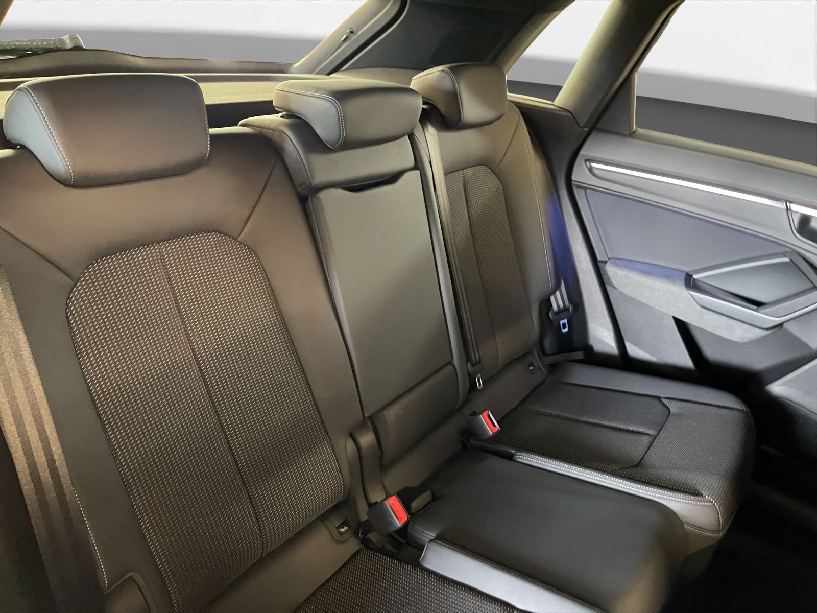 Audi - Q3_19