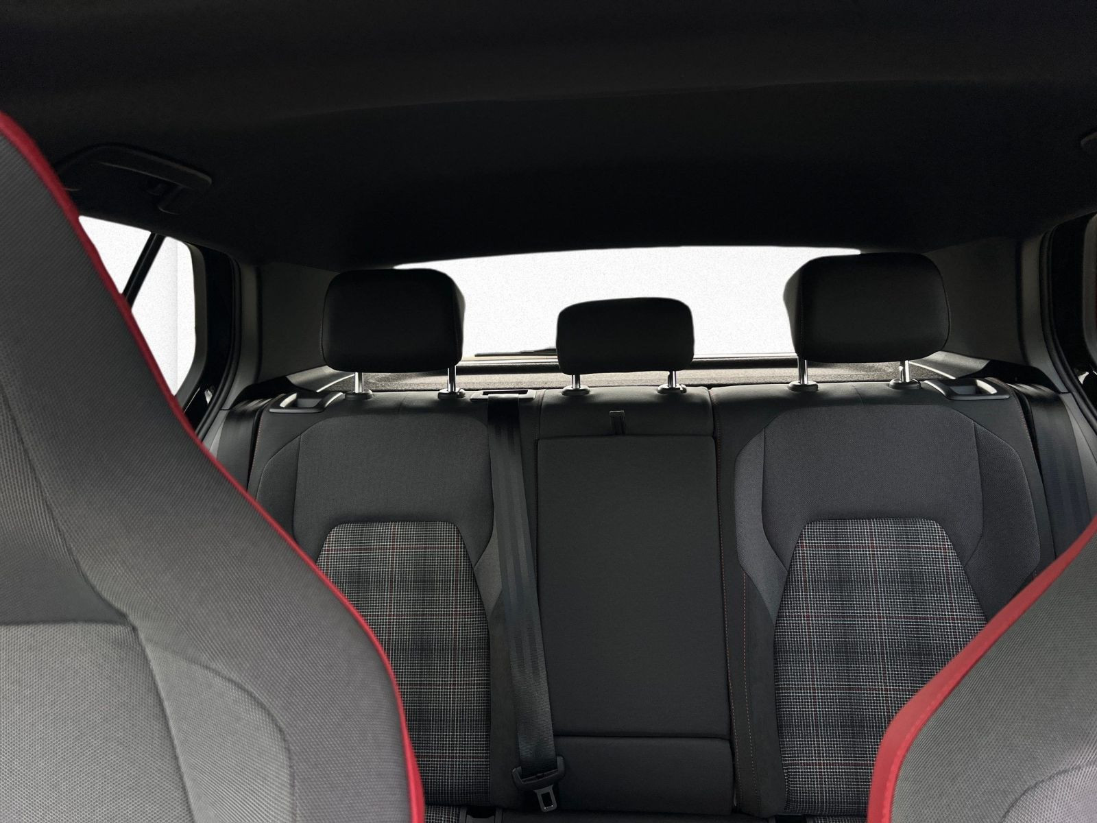 Volkswagen - Golf GTI_11