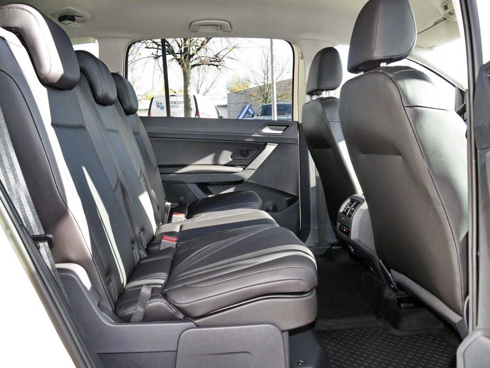Volkswagen - Touran_7