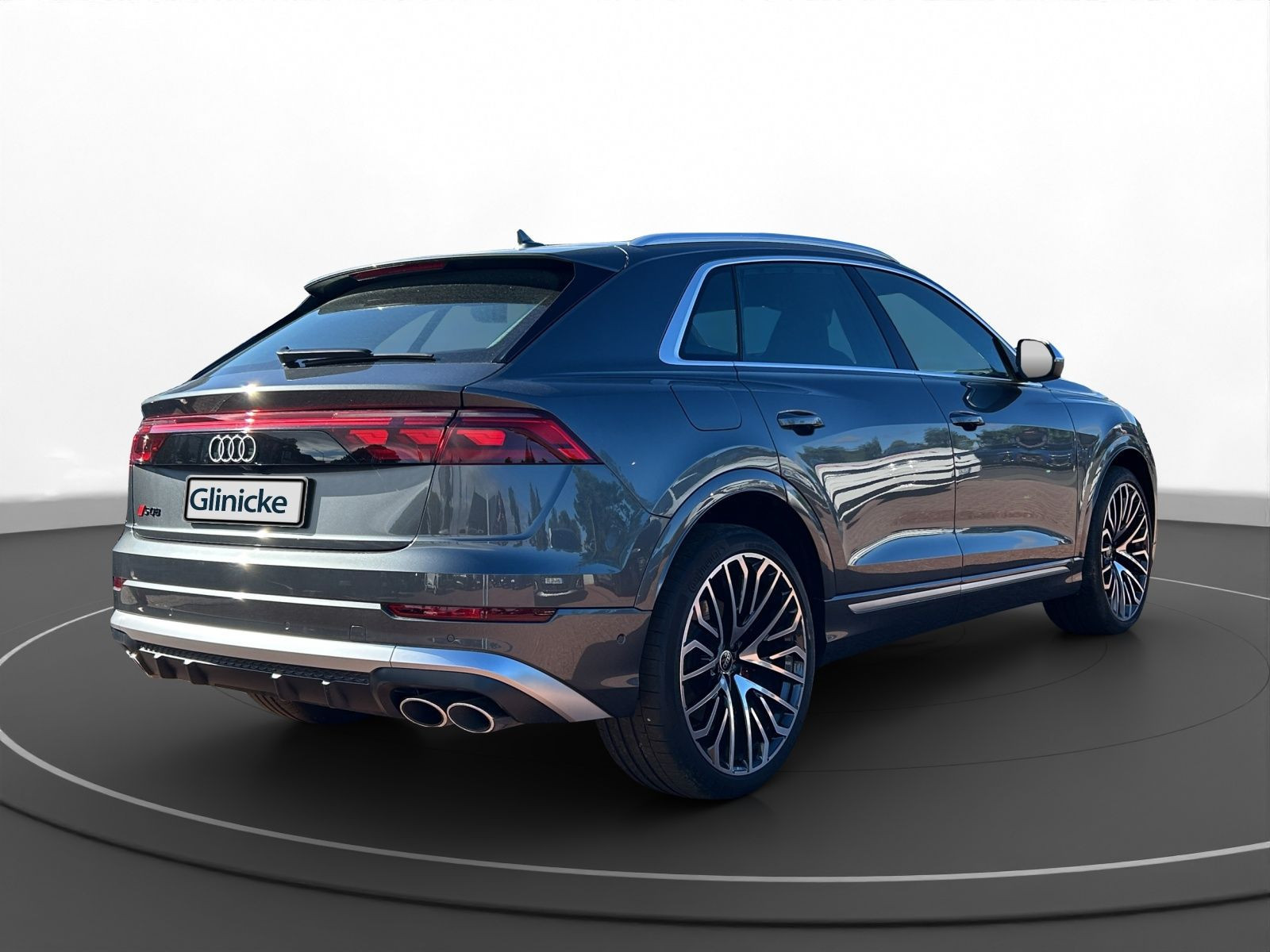 Audi - SQ8_13