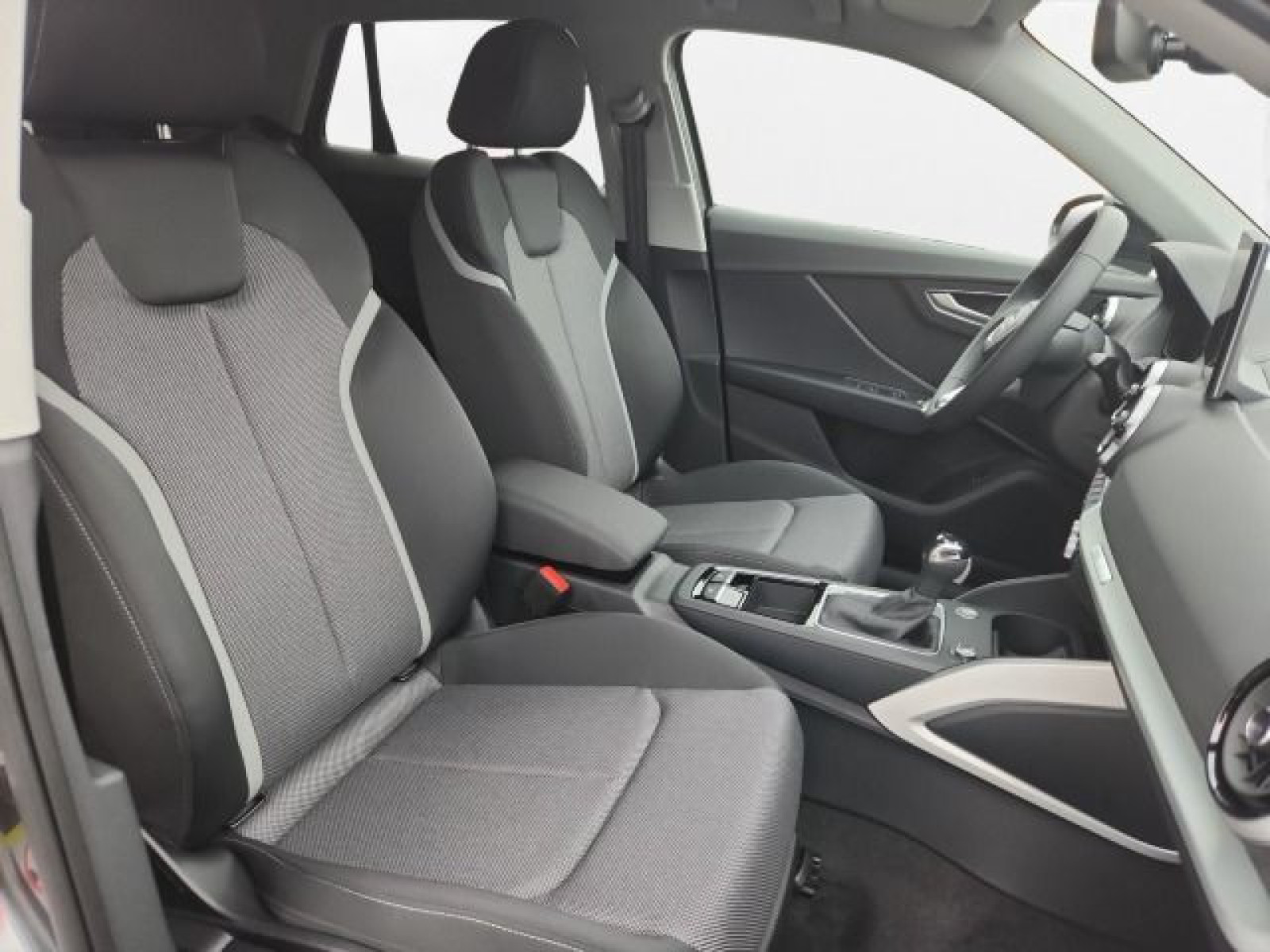 Audi - Q2_23