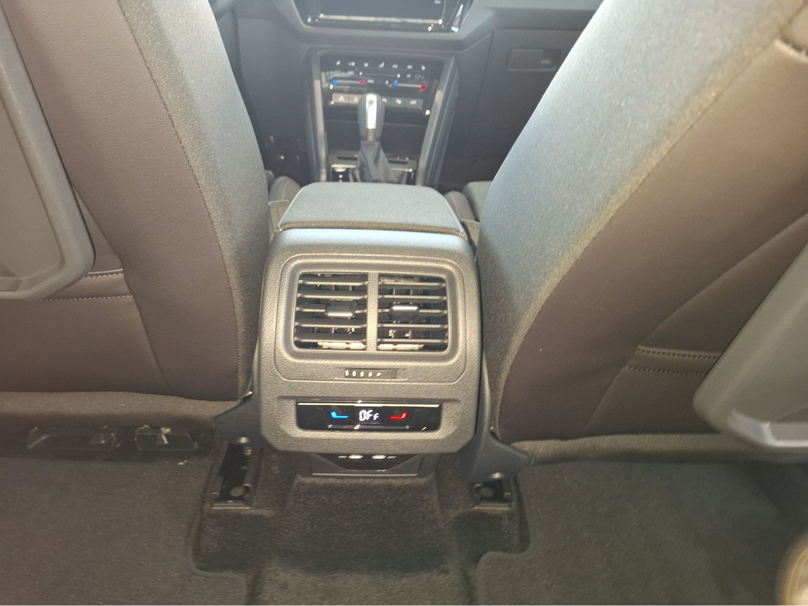 Volkswagen - Touran_13