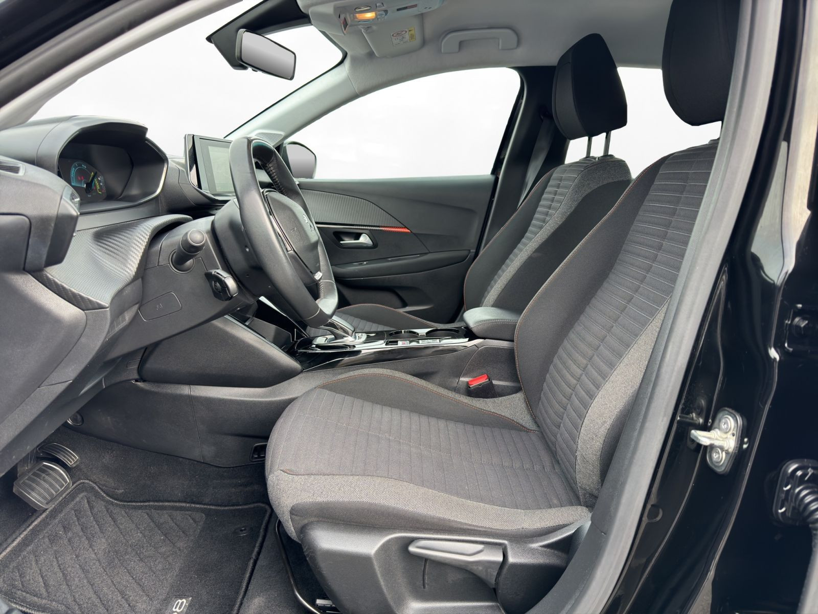 Peugeot - 208_11