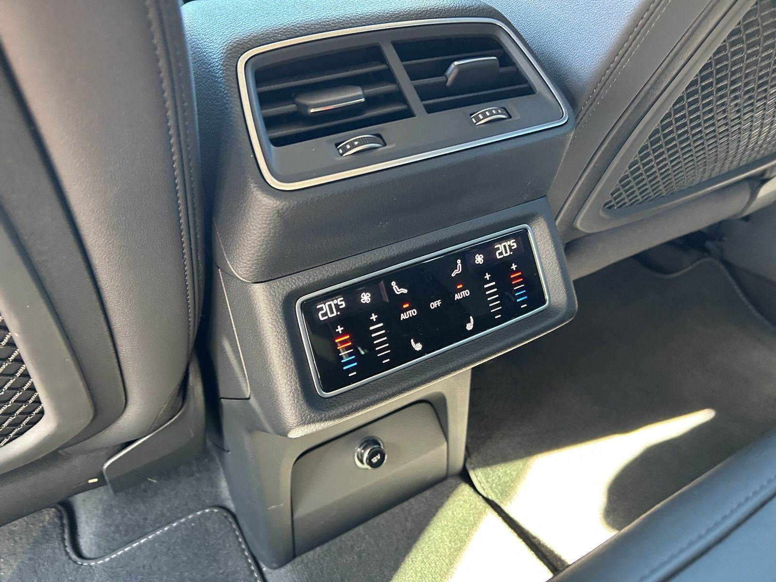 Audi - Q8 e-tron_14