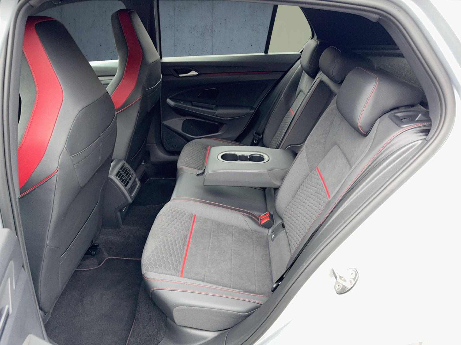 Volkswagen - Golf GTI_12