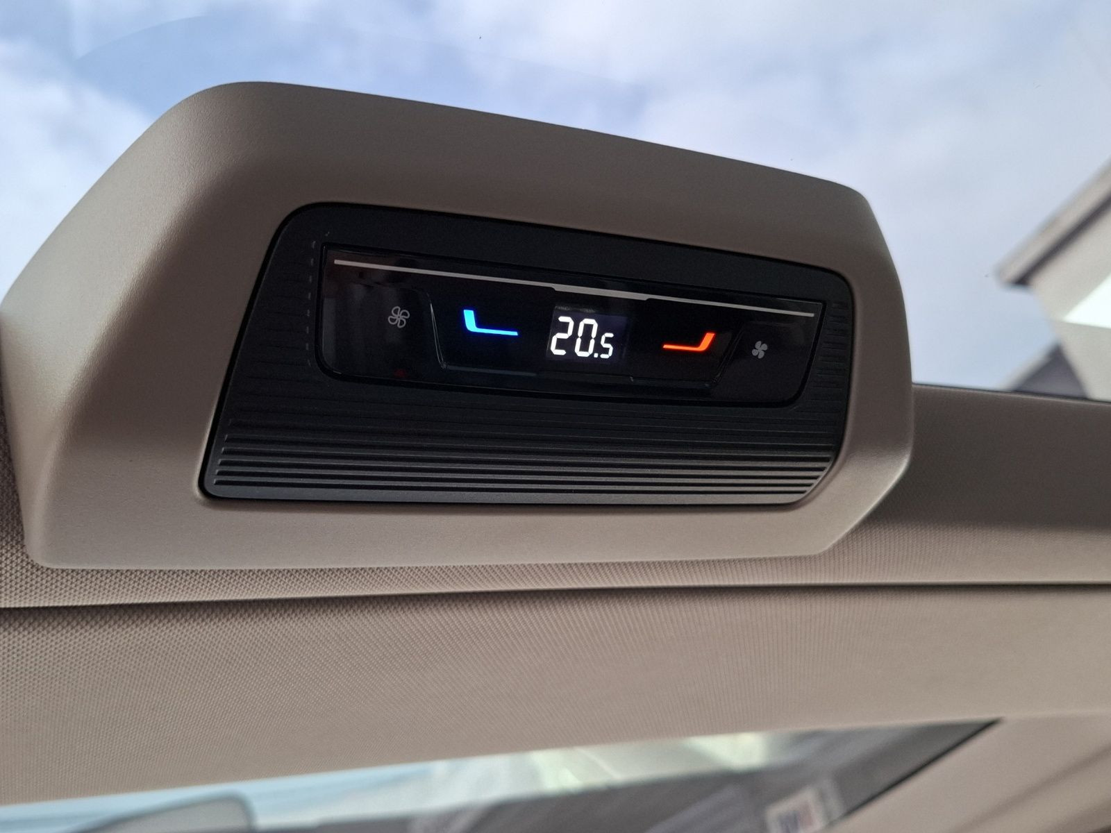 Volkswagen - Multivan_17