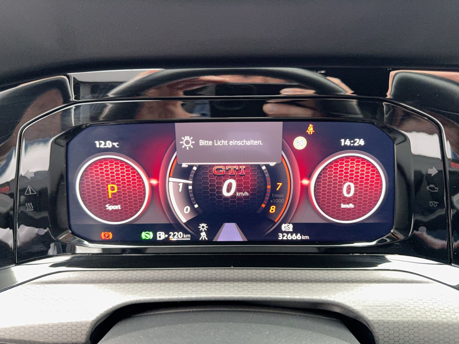 Volkswagen - Golf GTI_10