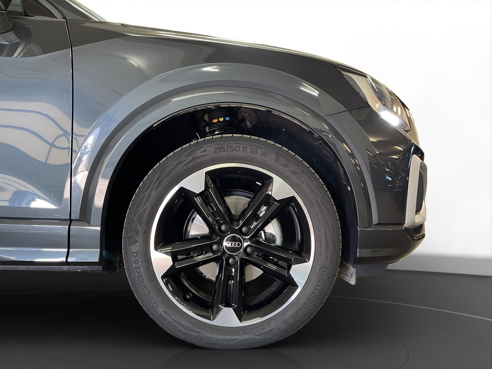Audi - Q2_15