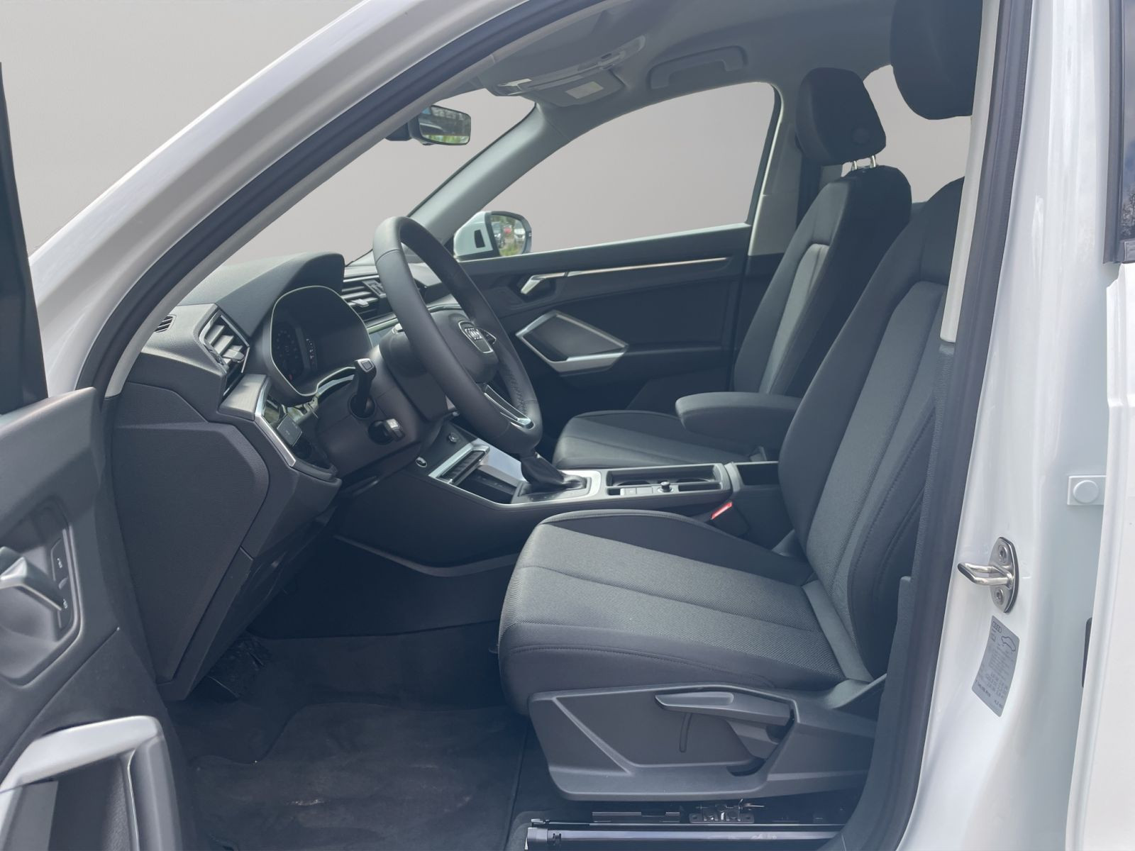 Audi - Q3_9