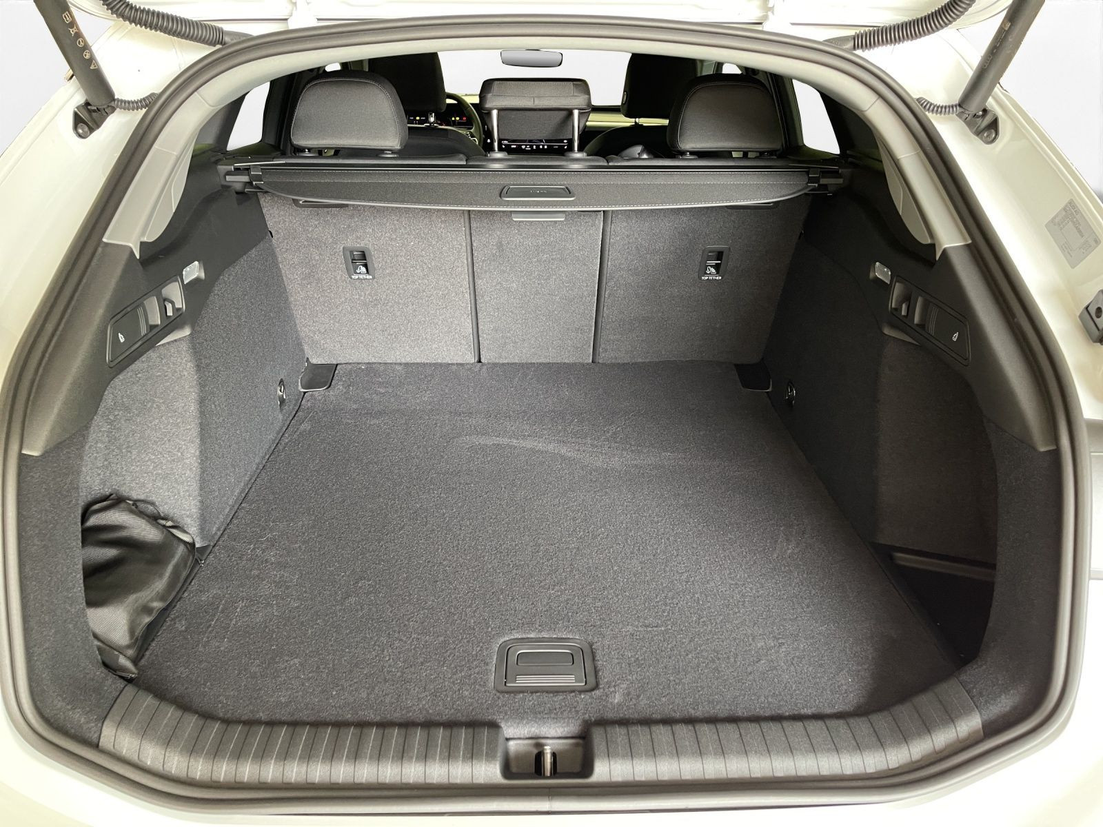Audi - A6 Avant e-tron_21
