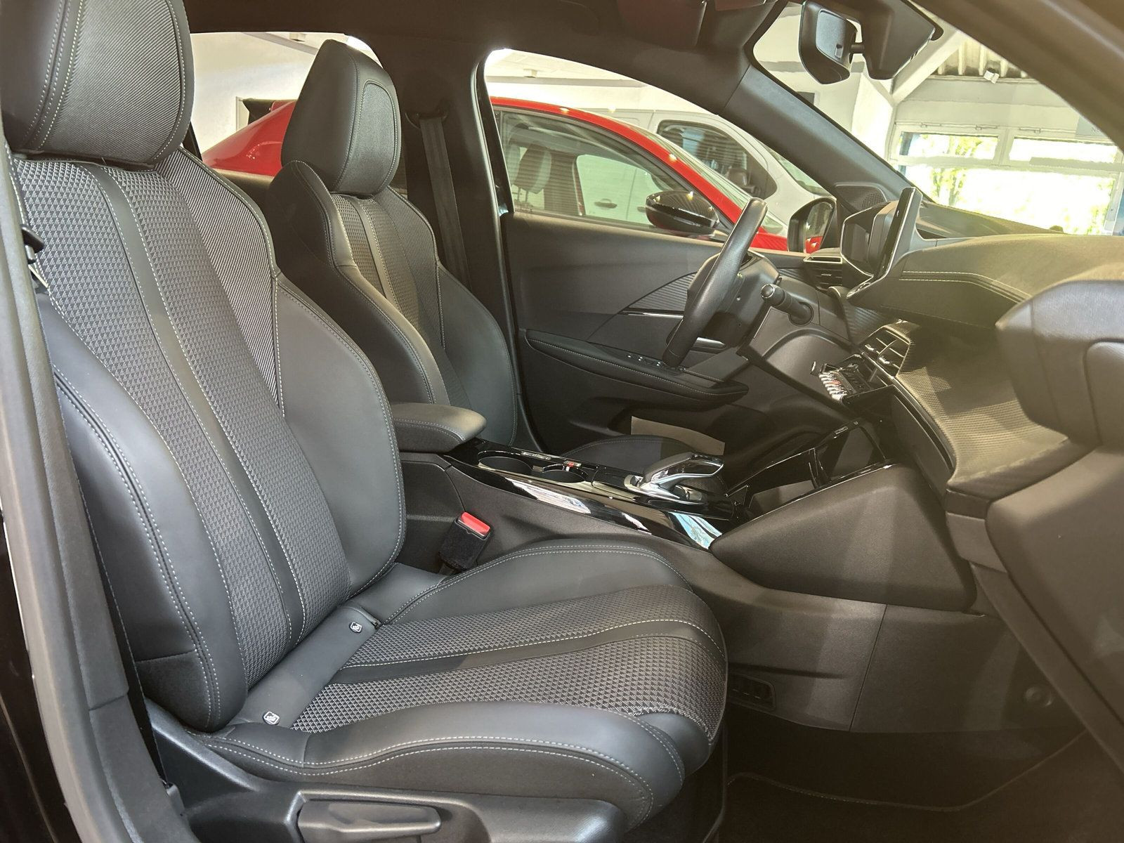 Peugeot - 208_6