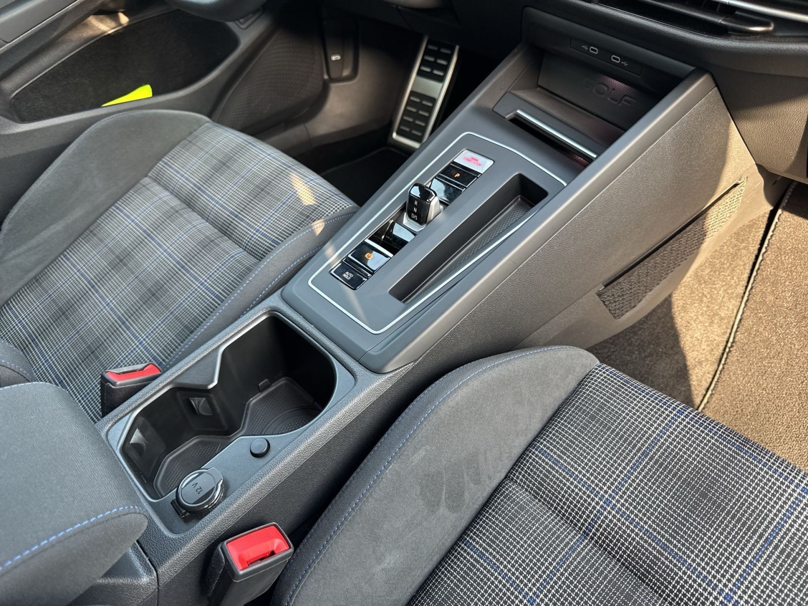 Volkswagen - Golf_24