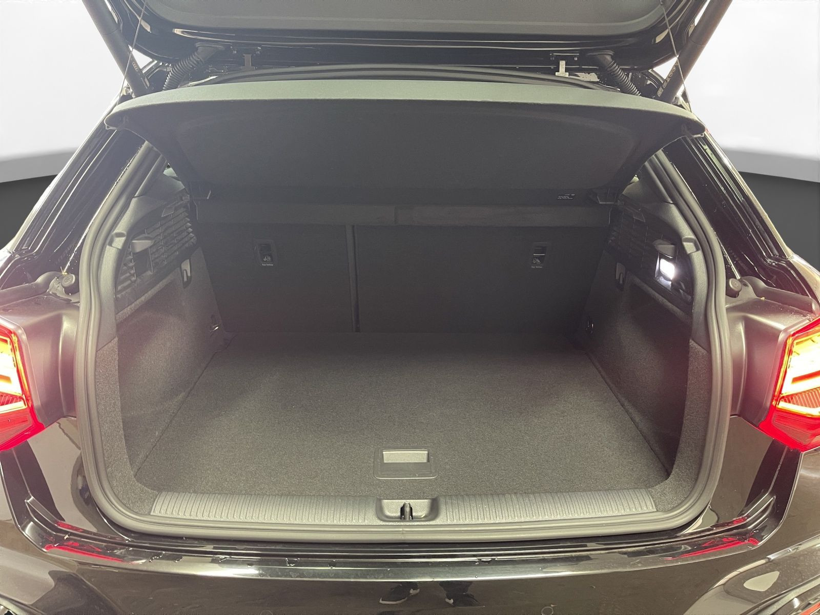 Audi - Q2_22