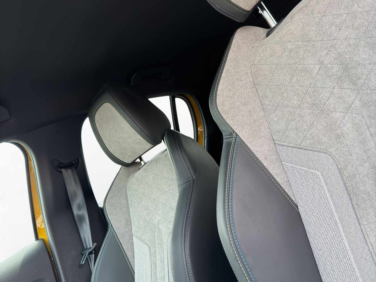 Peugeot - 208_13
