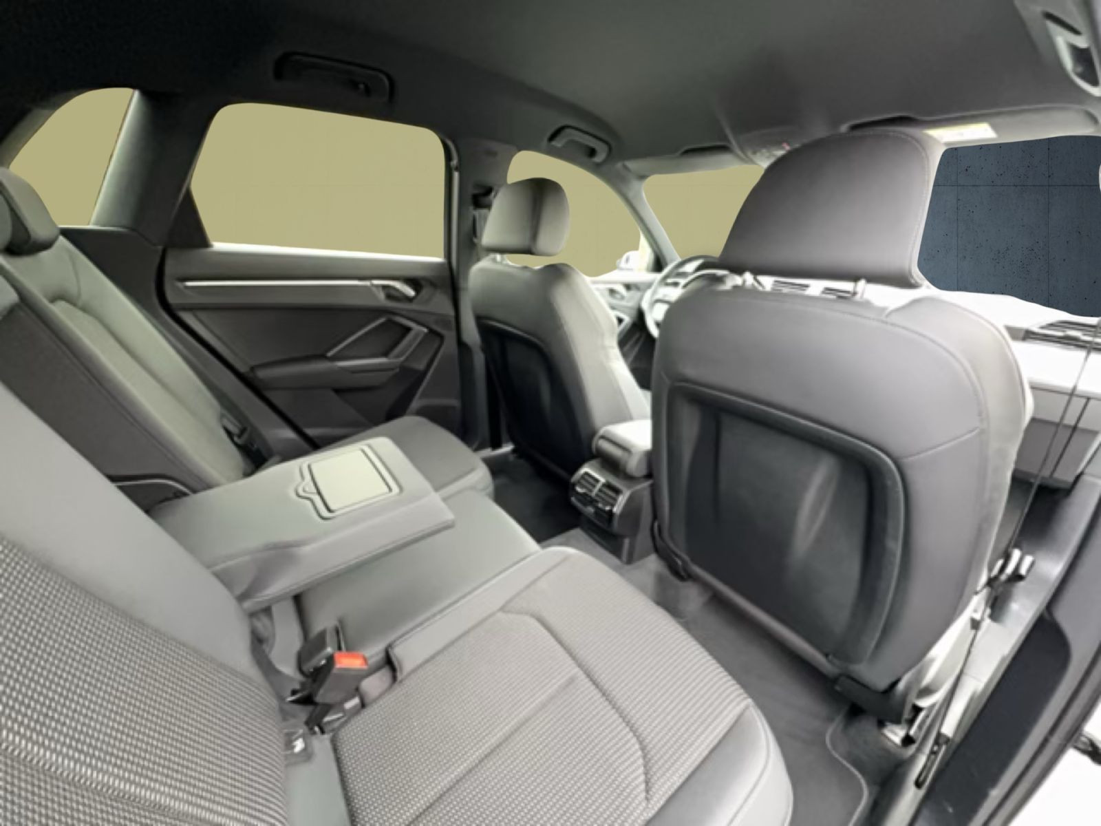 Audi - Q3_18 Audi - Q3_18