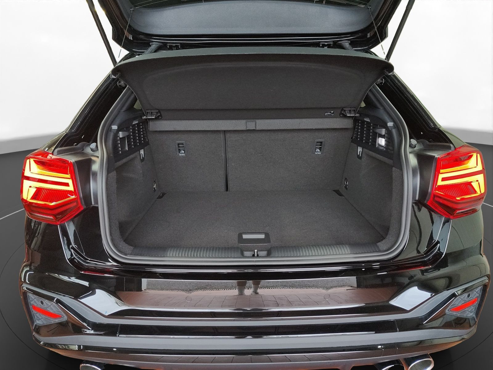 Audi - SQ2_10