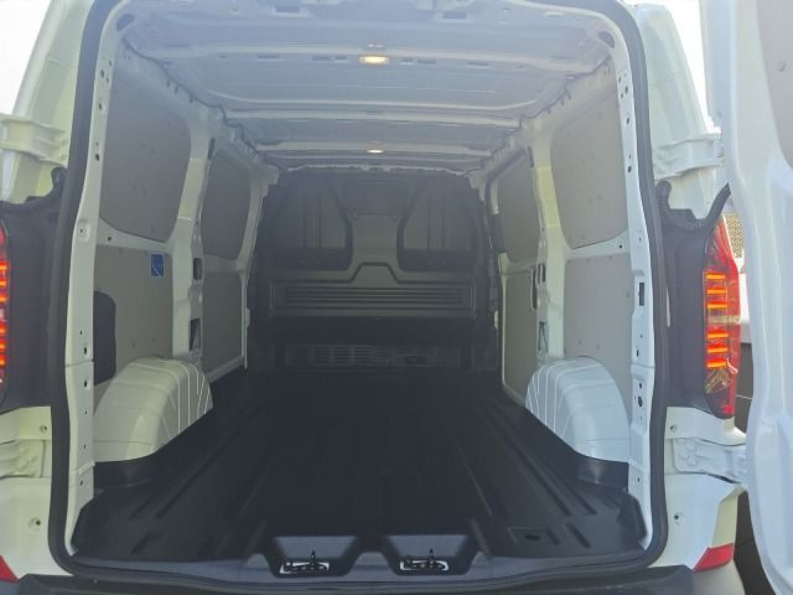 Volkswagen - T7 Transporter_8 Volkswagen - T7 Transporter_8