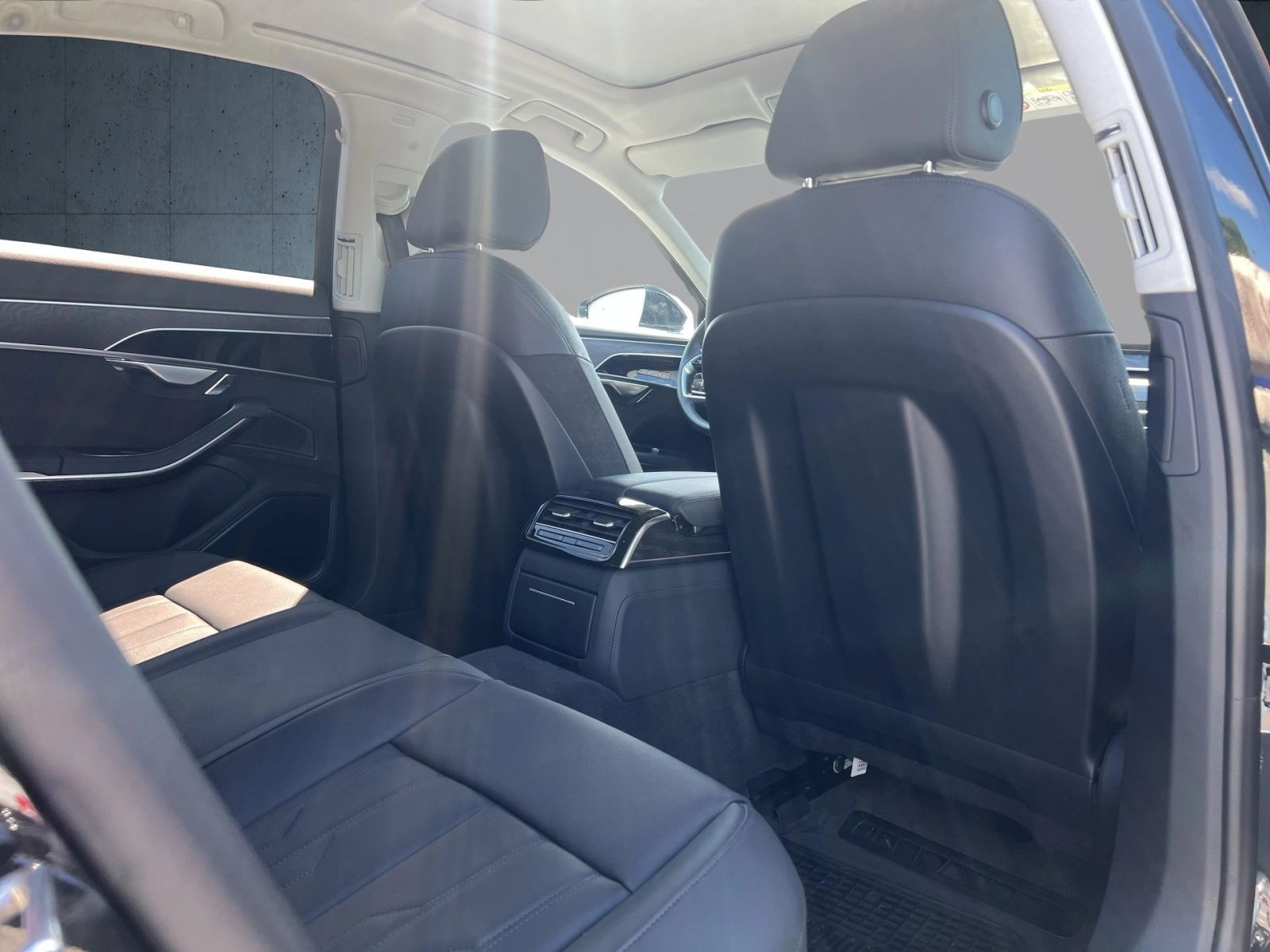 Audi - A8_21