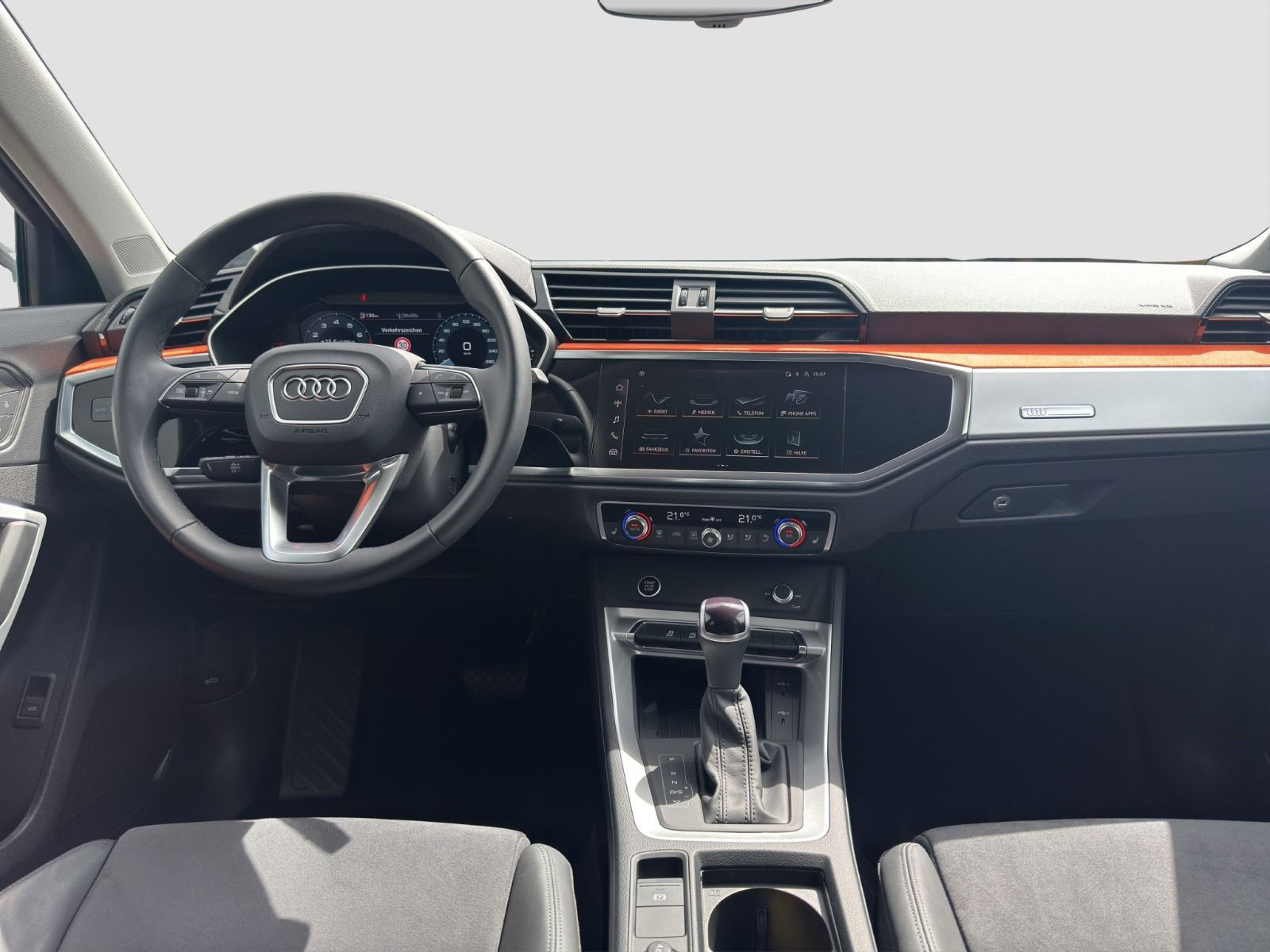 Audi - Q3_13
