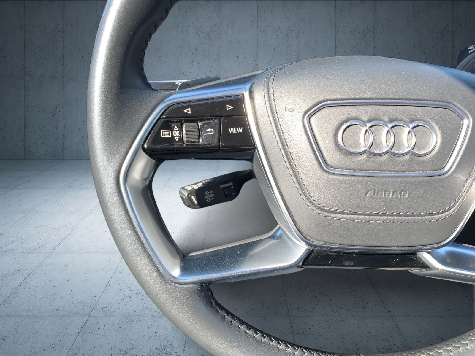 Audi - A8_25