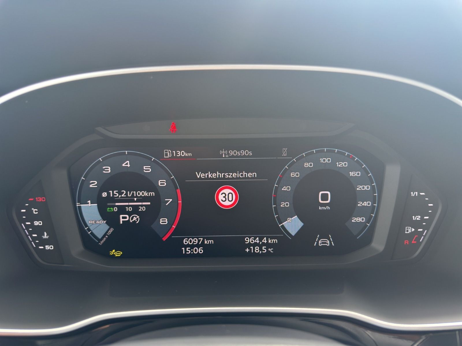 Audi - Q3_10
