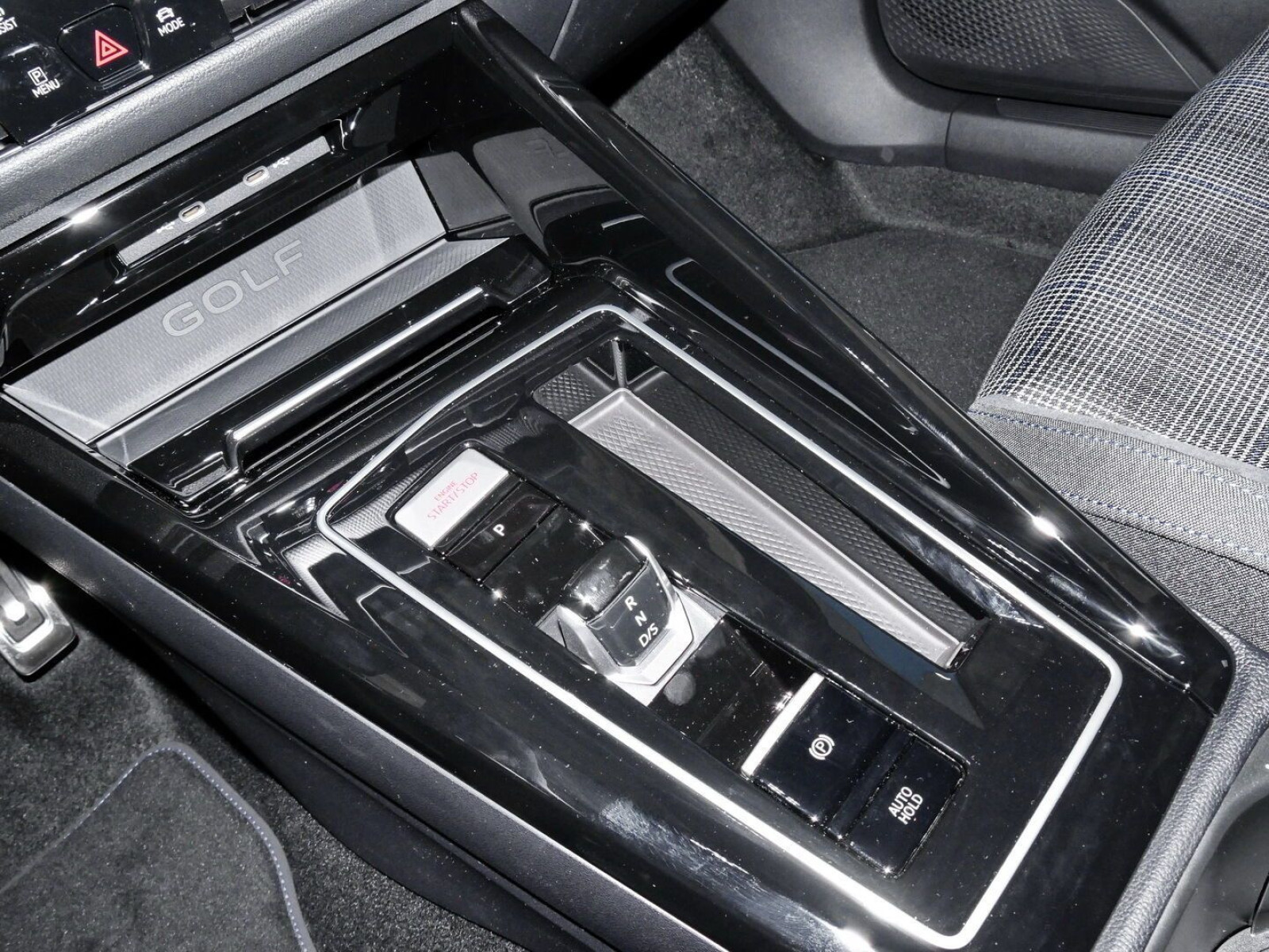 Volkswagen - Golf_16