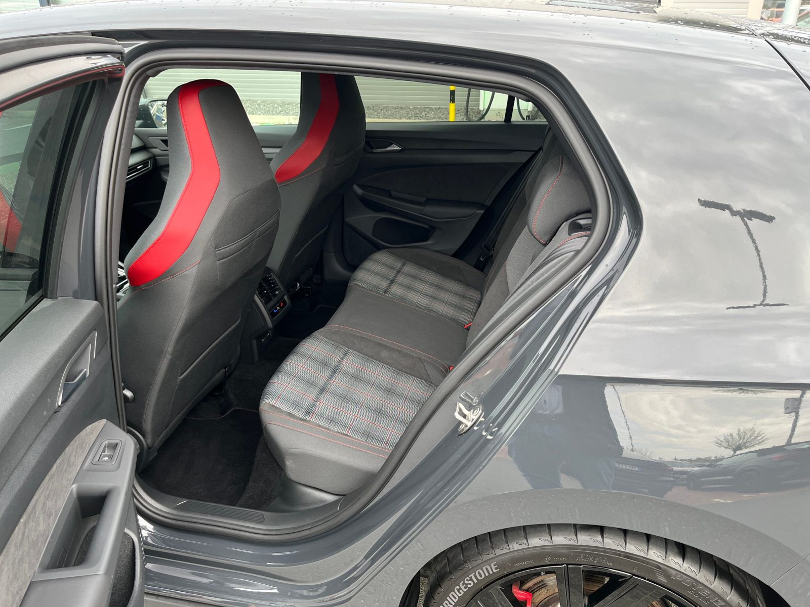 Volkswagen - Golf GTI_12