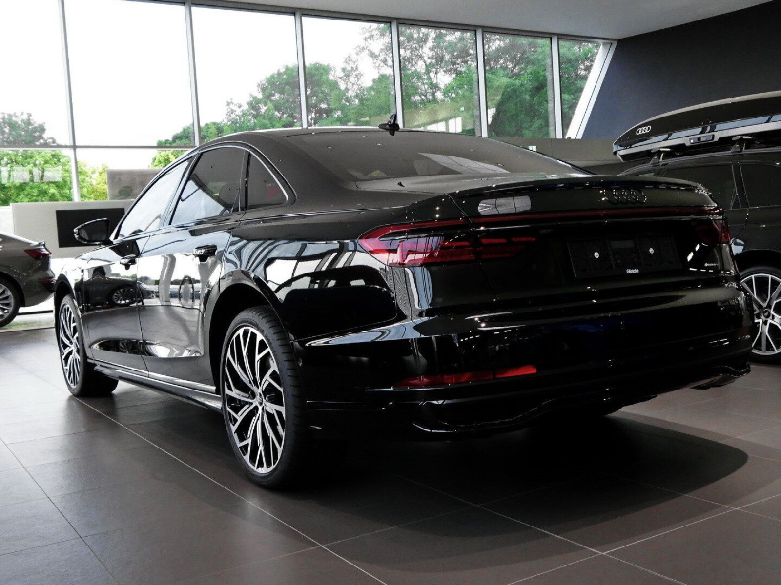 Audi - A8_2