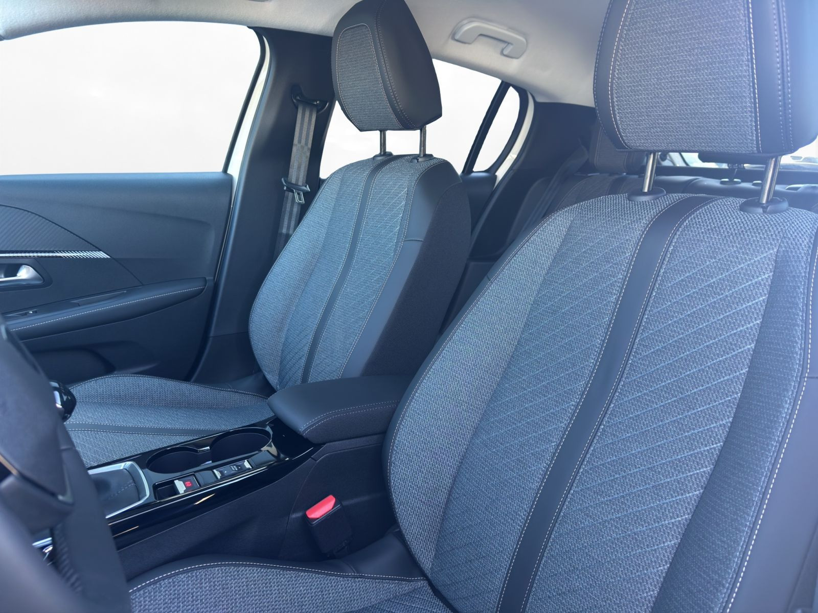Peugeot - 208_13