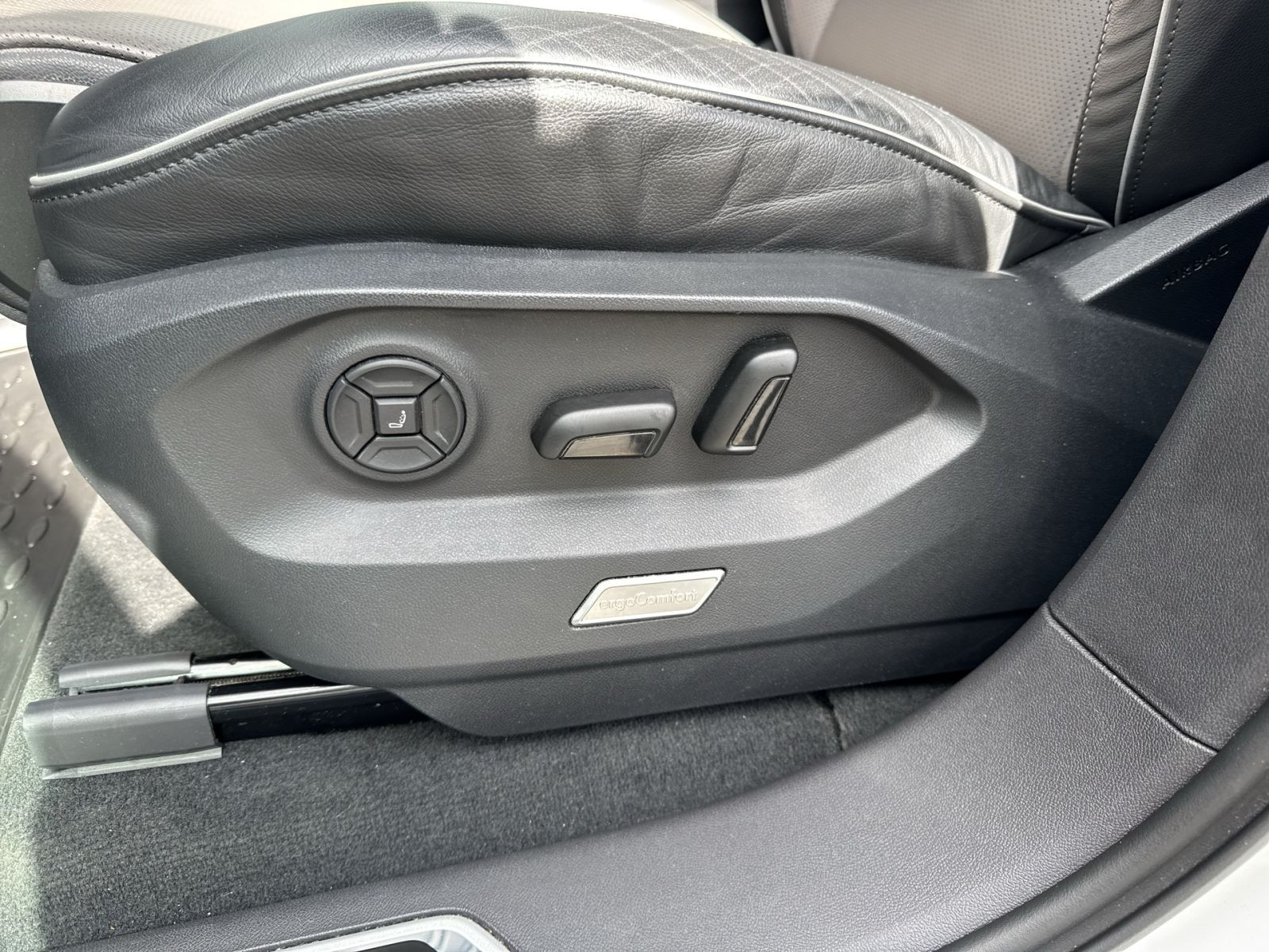 Volkswagen - Touareg_24