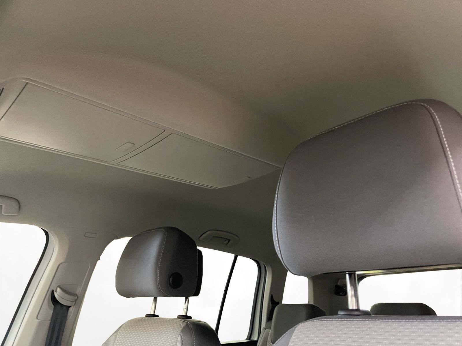 Volkswagen - Touran_11