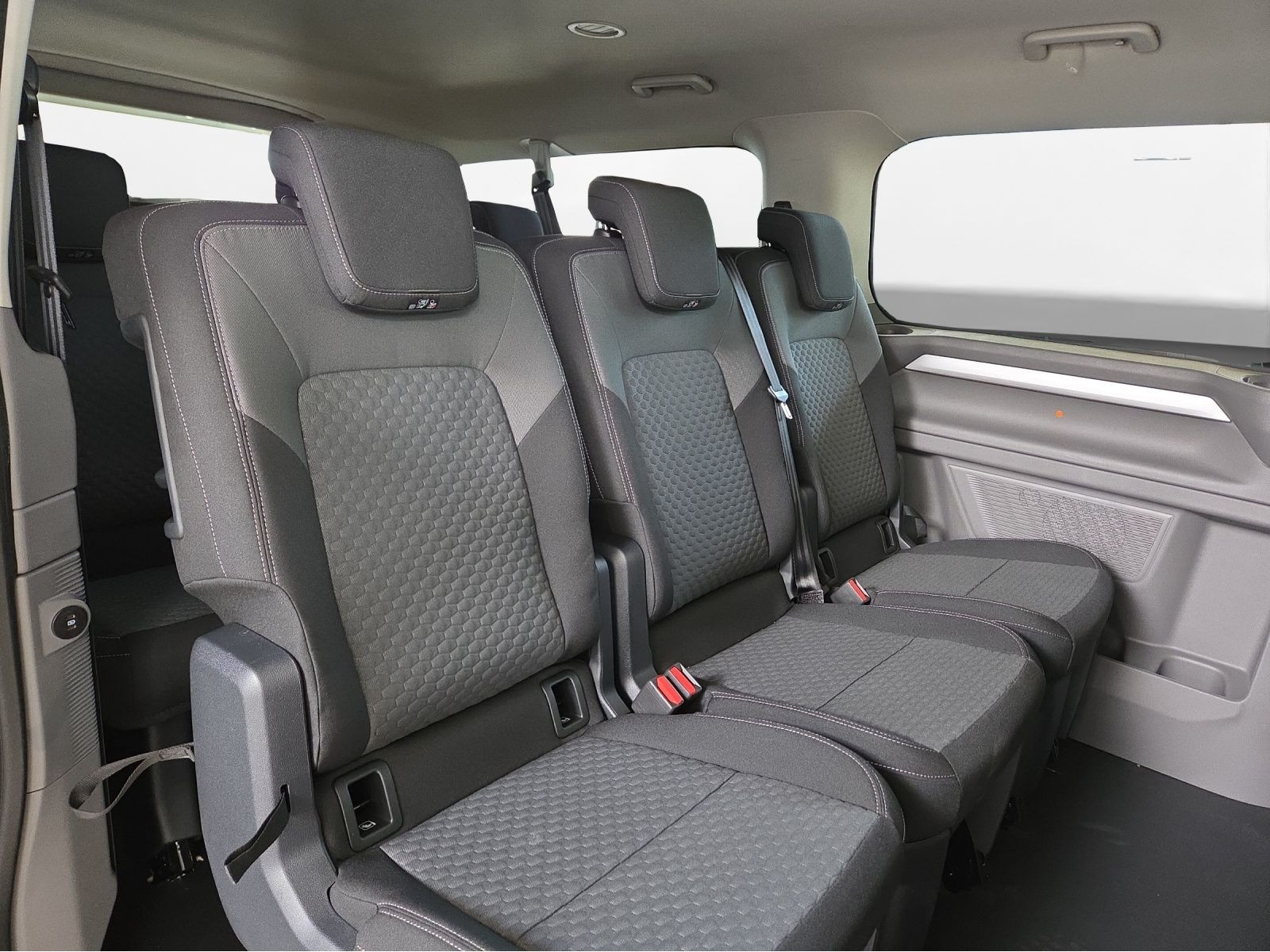 Volkswagen - T7 Caravelle_12