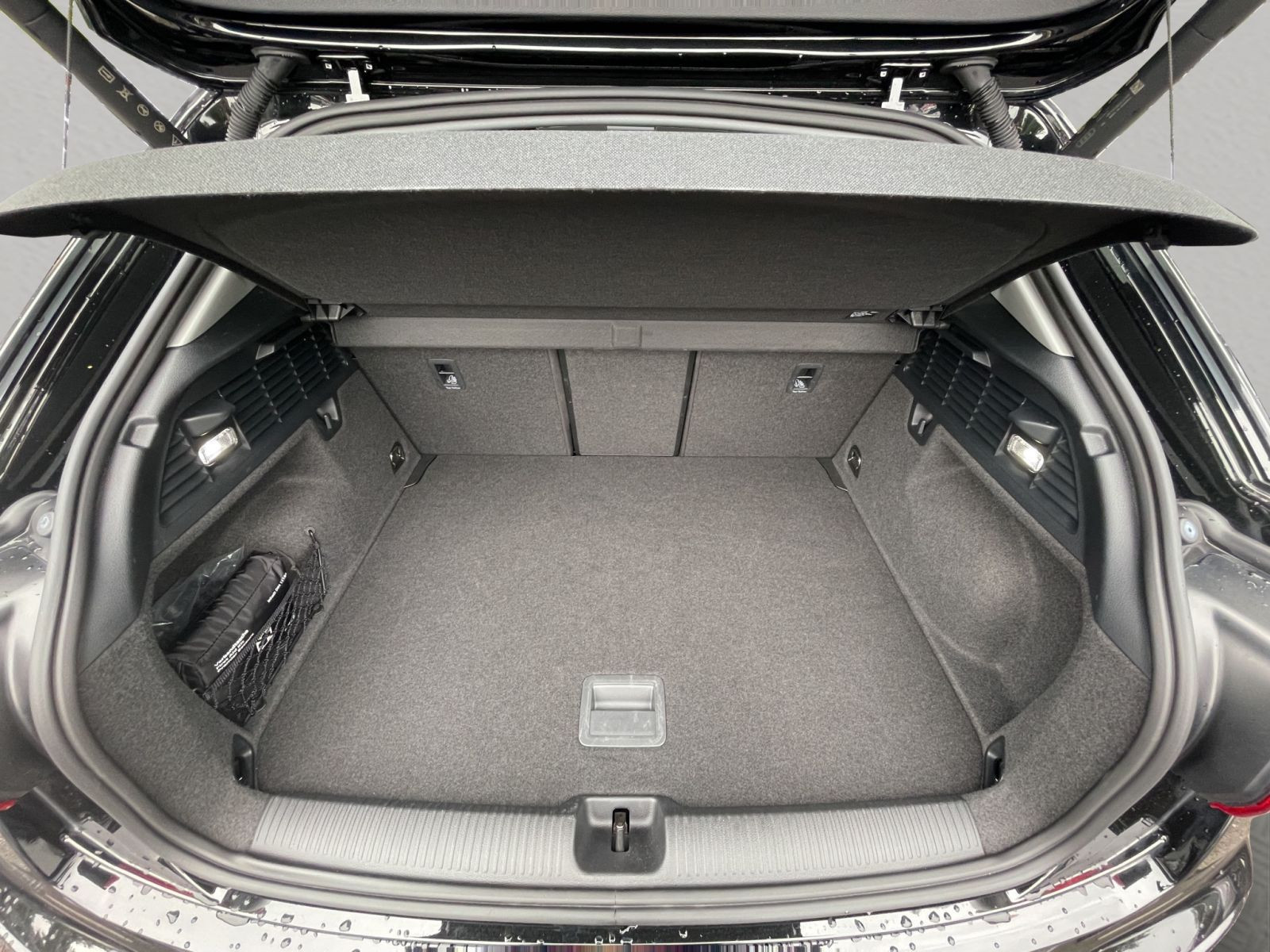 Audi - Q2_20