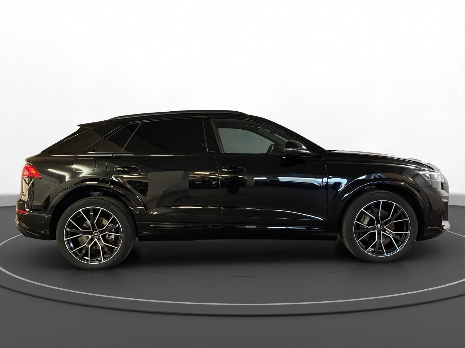 Audi - Q8_7 Audi - Q8_7