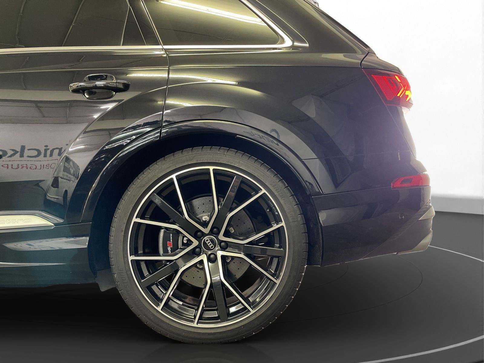 Audi - SQ7_14