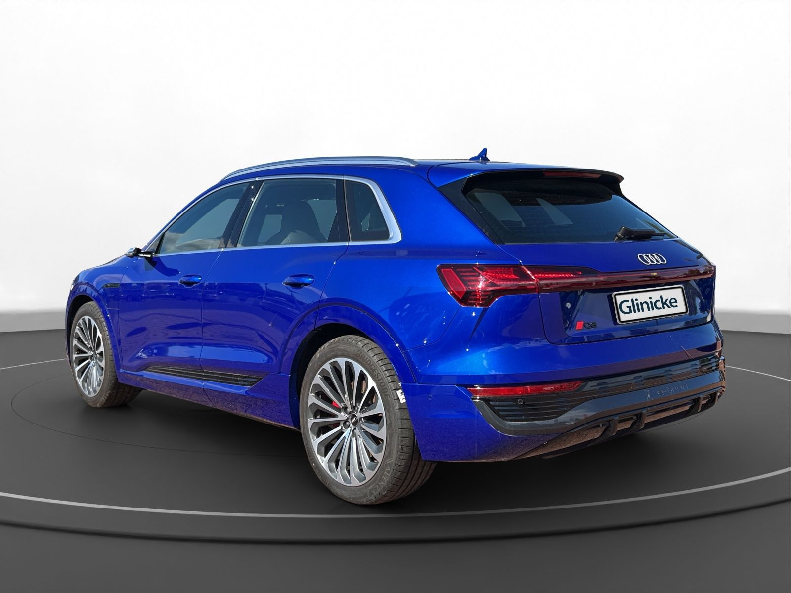 Audi - Q8 e-tron_10