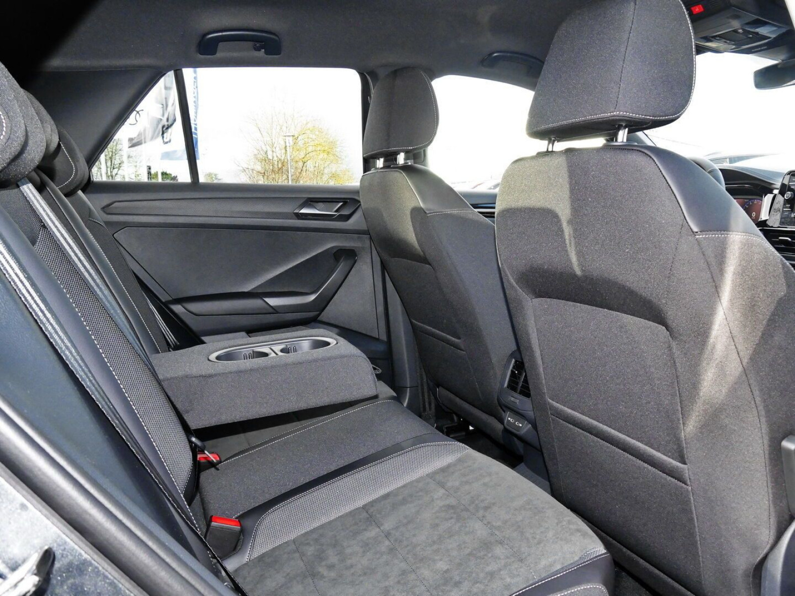 Volkswagen - T-Roc_9