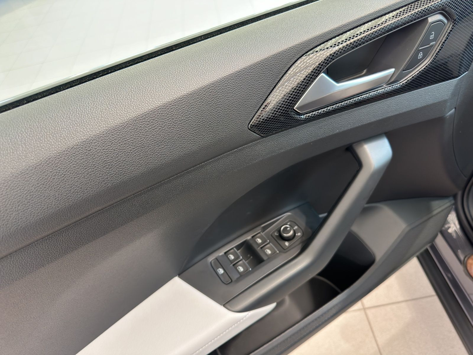Volkswagen - T-Cross_13