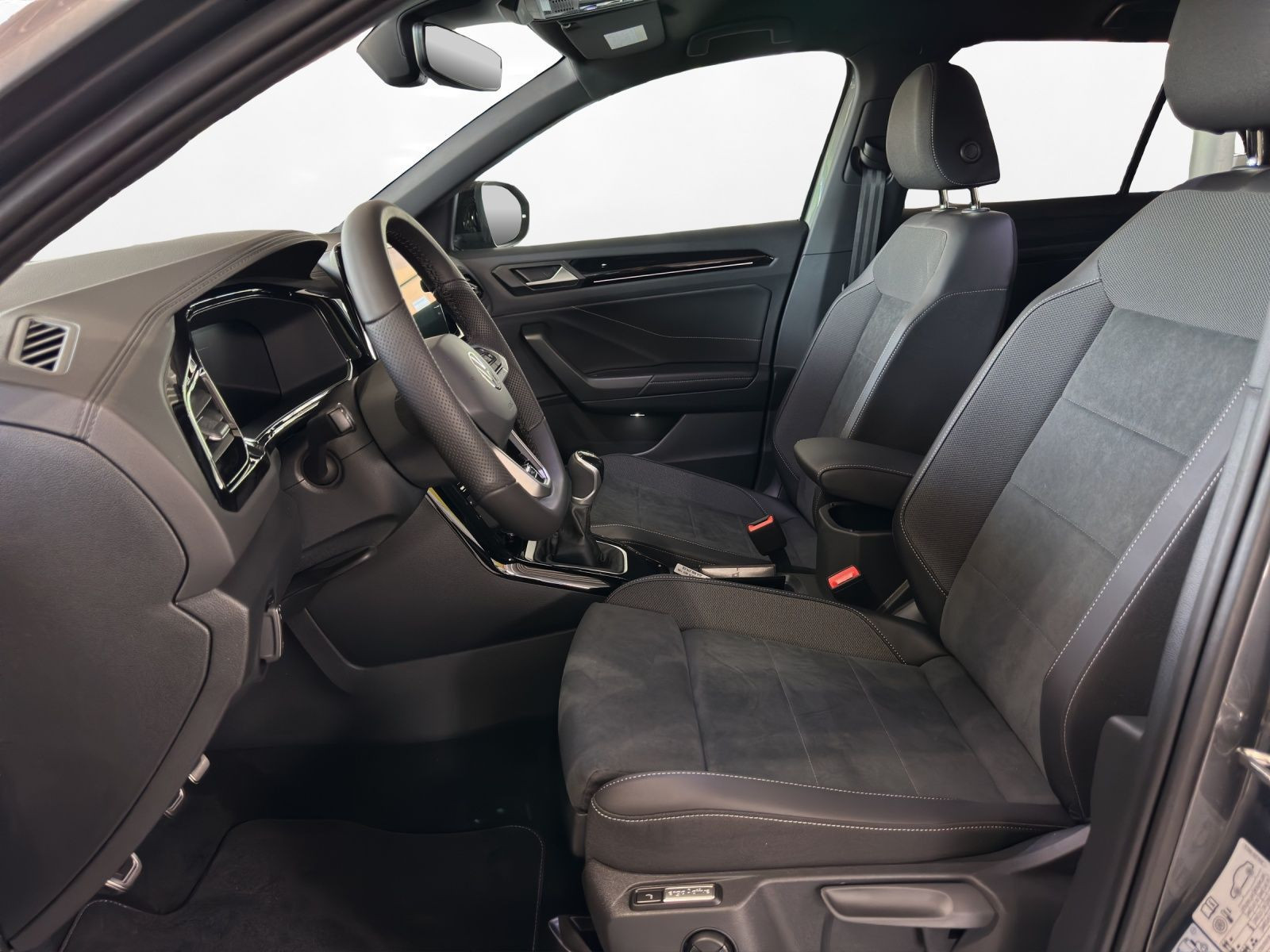 Volkswagen - T-Roc_4