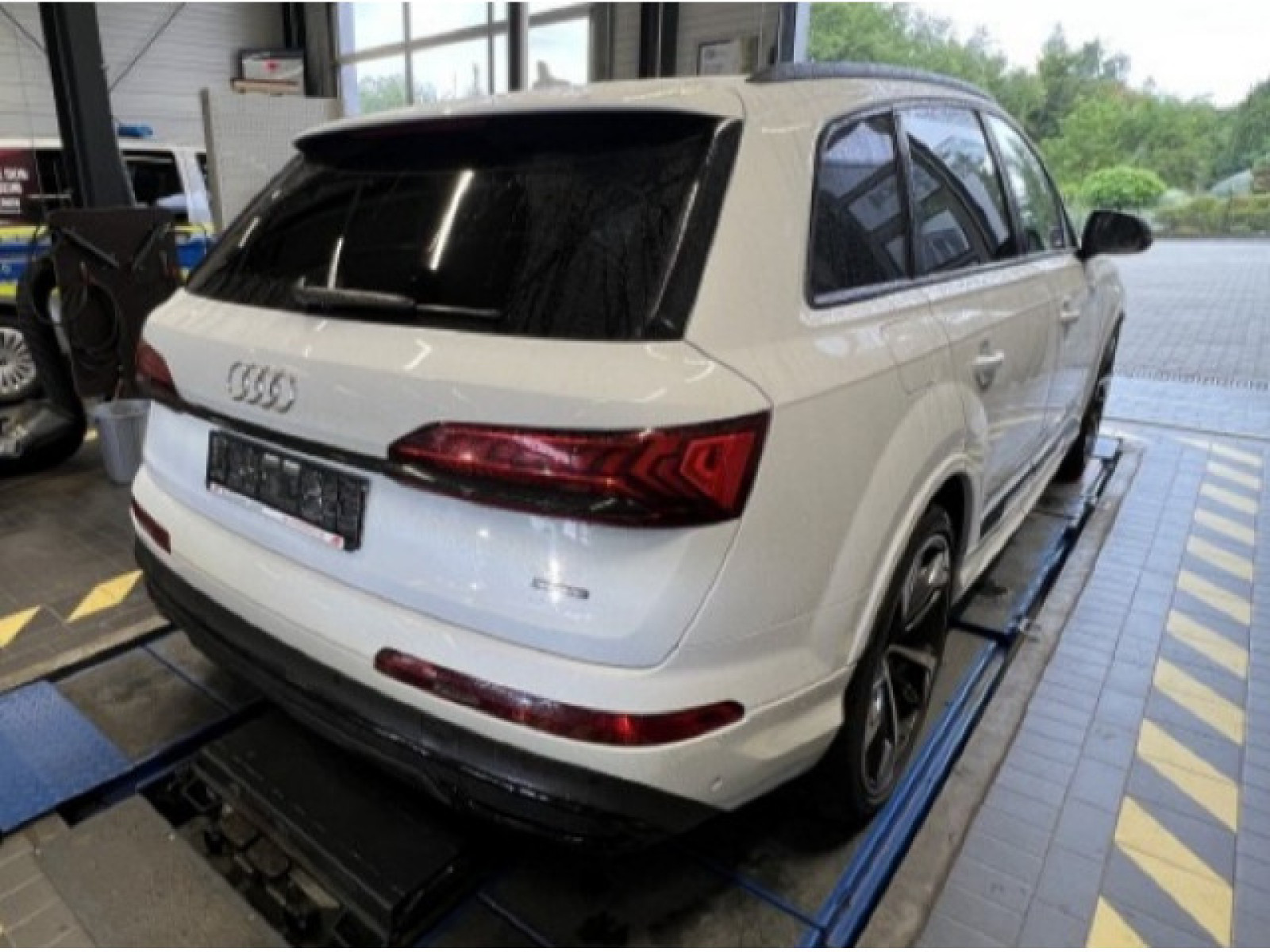 Audi - Q7_4