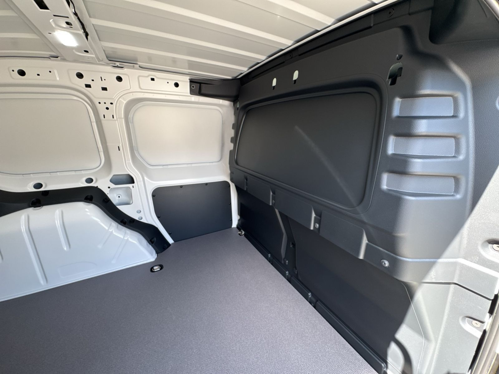 Volkswagen - Caddy Cargo_14