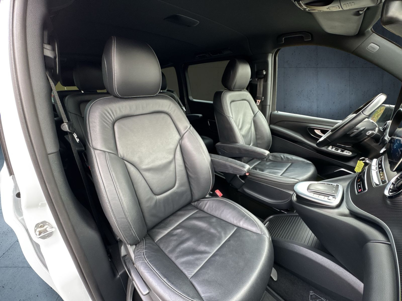 Mercedes-Benz - V 300_16