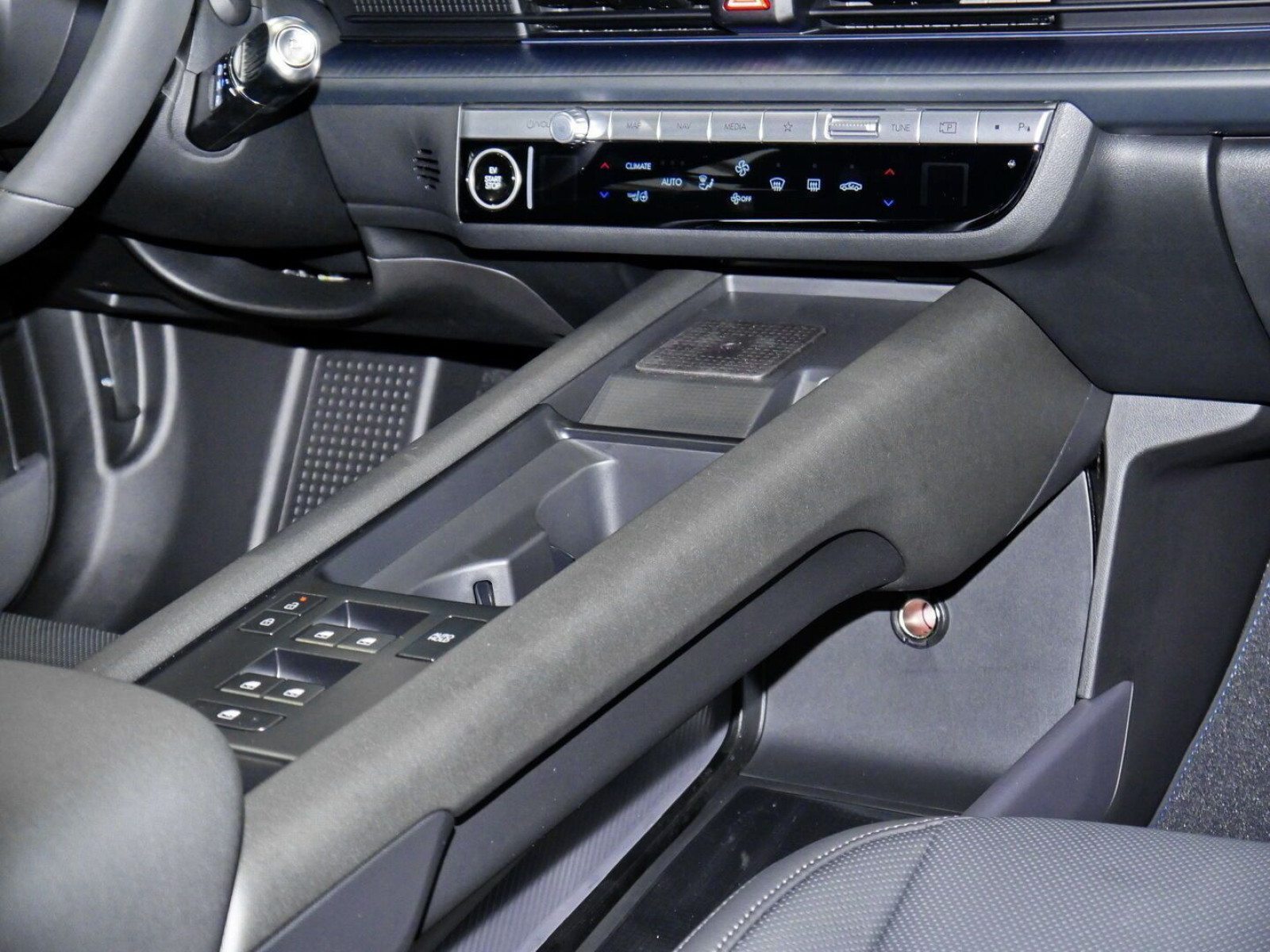Hyundai - IONIQ 6_6