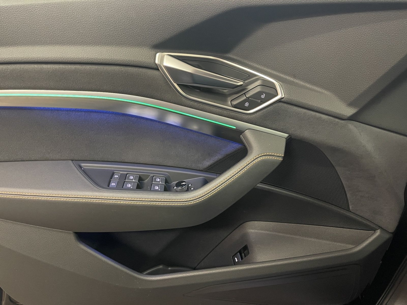 Audi - e-tron_12