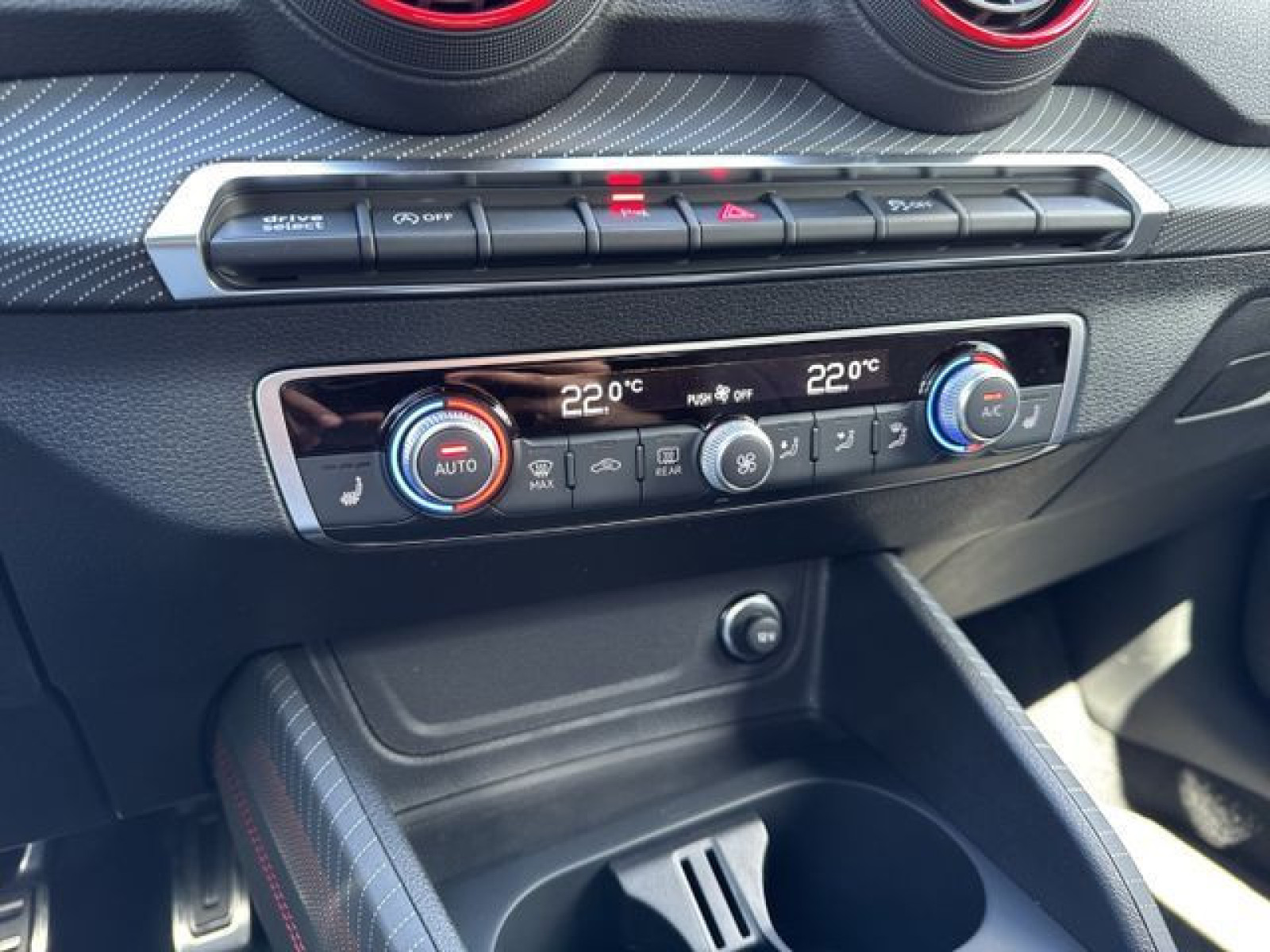 Audi - SQ2_25