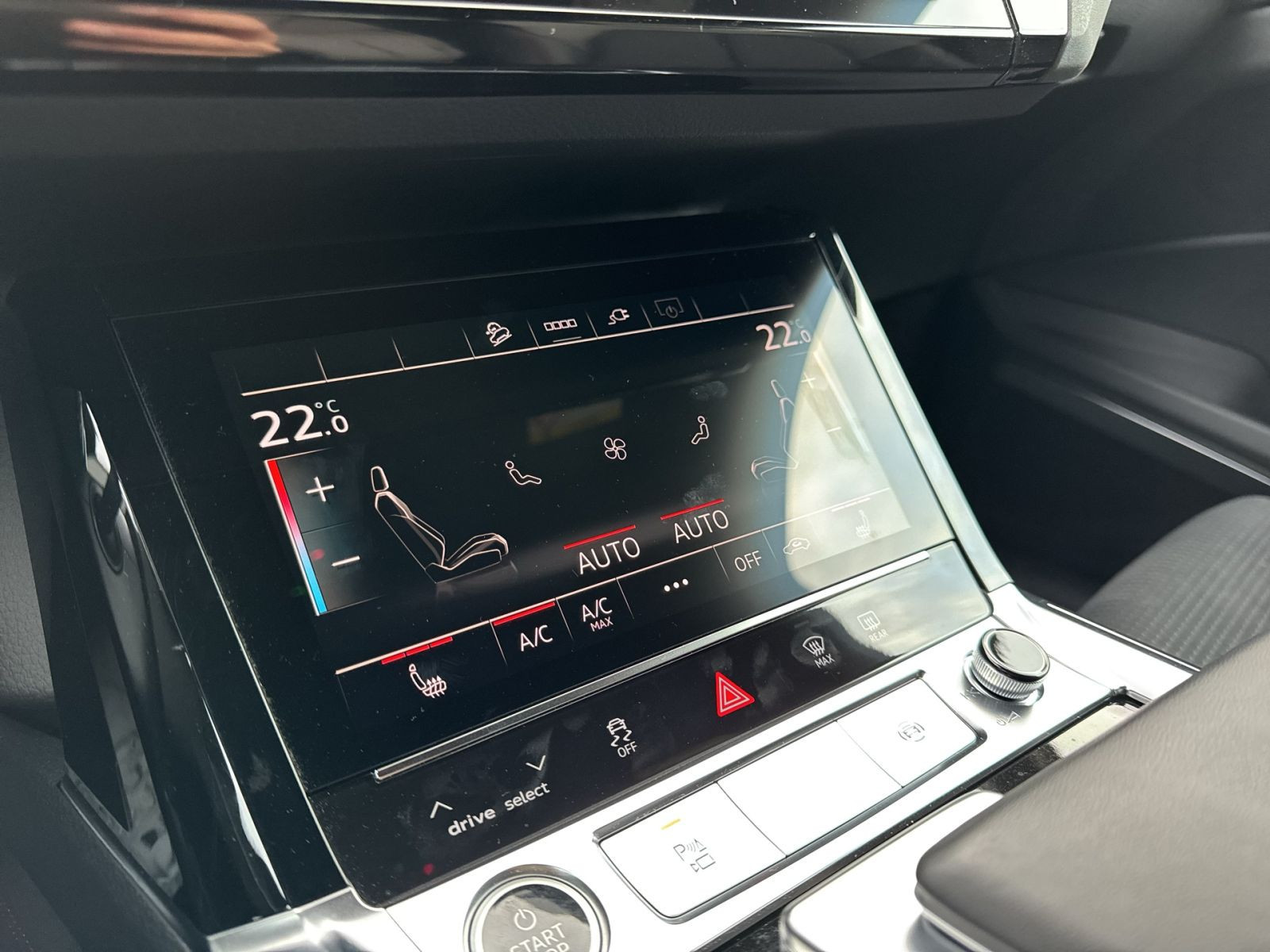 Audi - Q8 Sportback e-tron_25